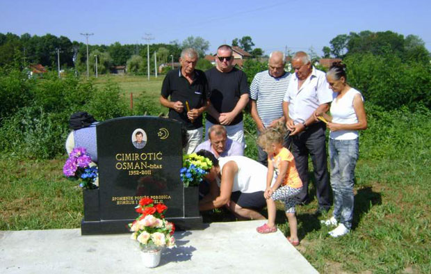 Комшије Чичку подигле споменик